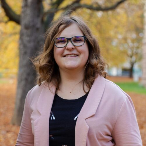 Autor*innenbild von Saskia Dreßler